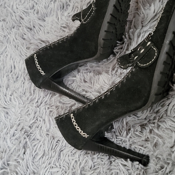 Carlos Santana Loafer Heels - Picture 4 of 7